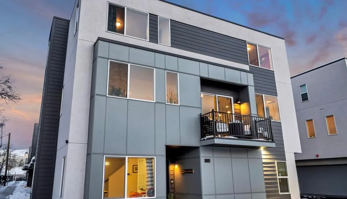 359 N 700 W — Photo 2
