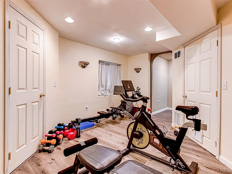 23527 Broadmoor Dr — Photo 30