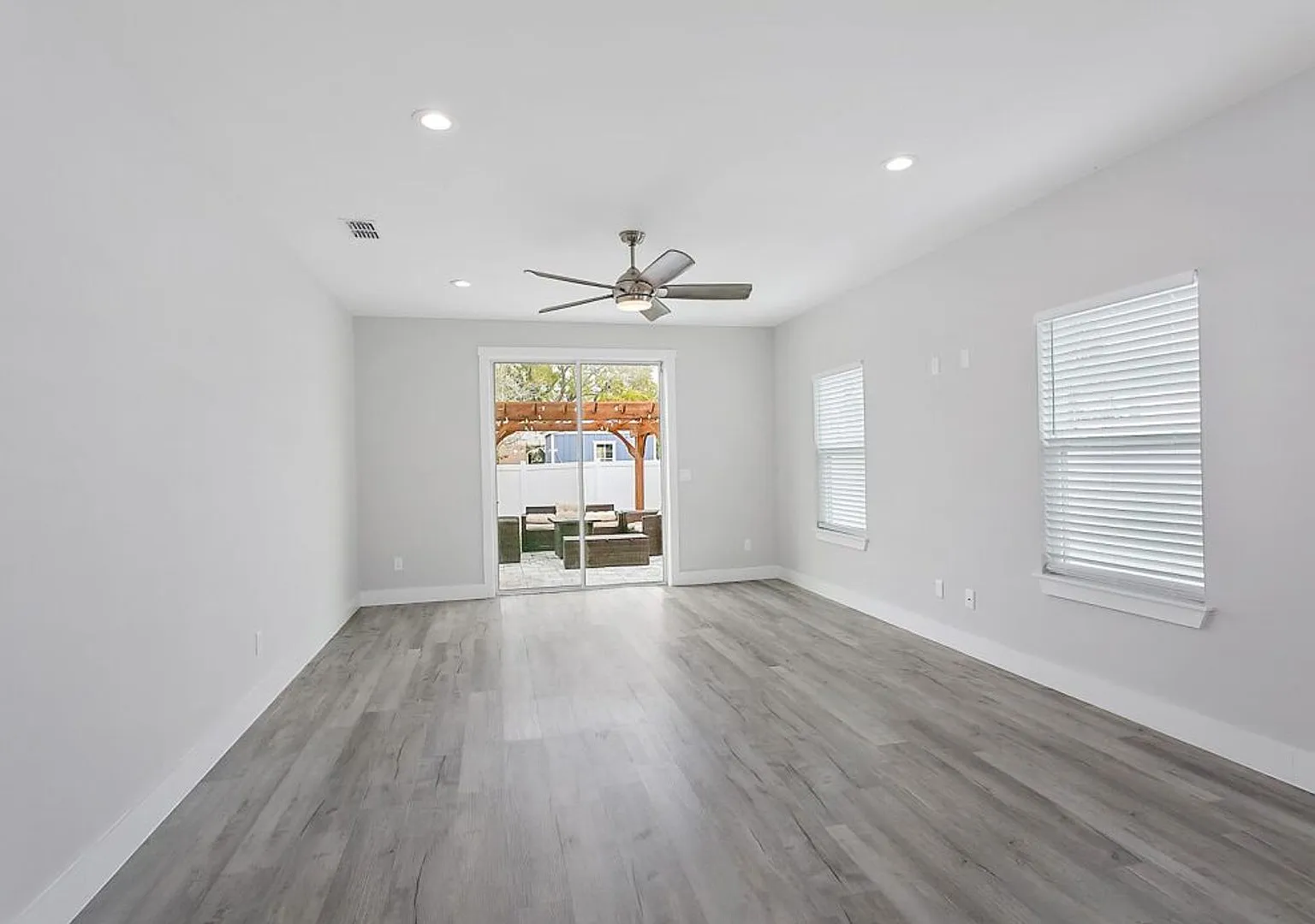 Welcome to coastal living at its finest! — Photo 3