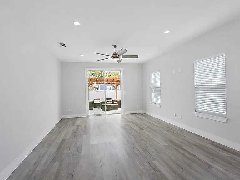 807 7th Ave S — Photo 3