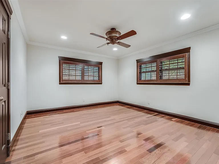 4900 Balcones Dr — Photo 33