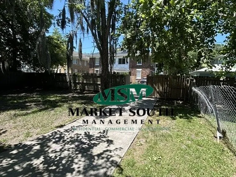 738 E Anderson St — Photo 16