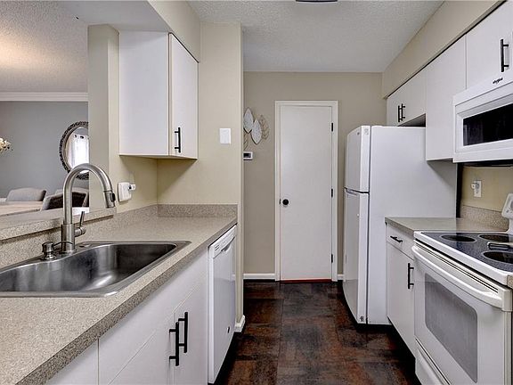 2nd image of 308 Queens Cres