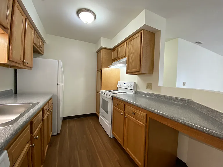 Landmark Apartments — Photo 15