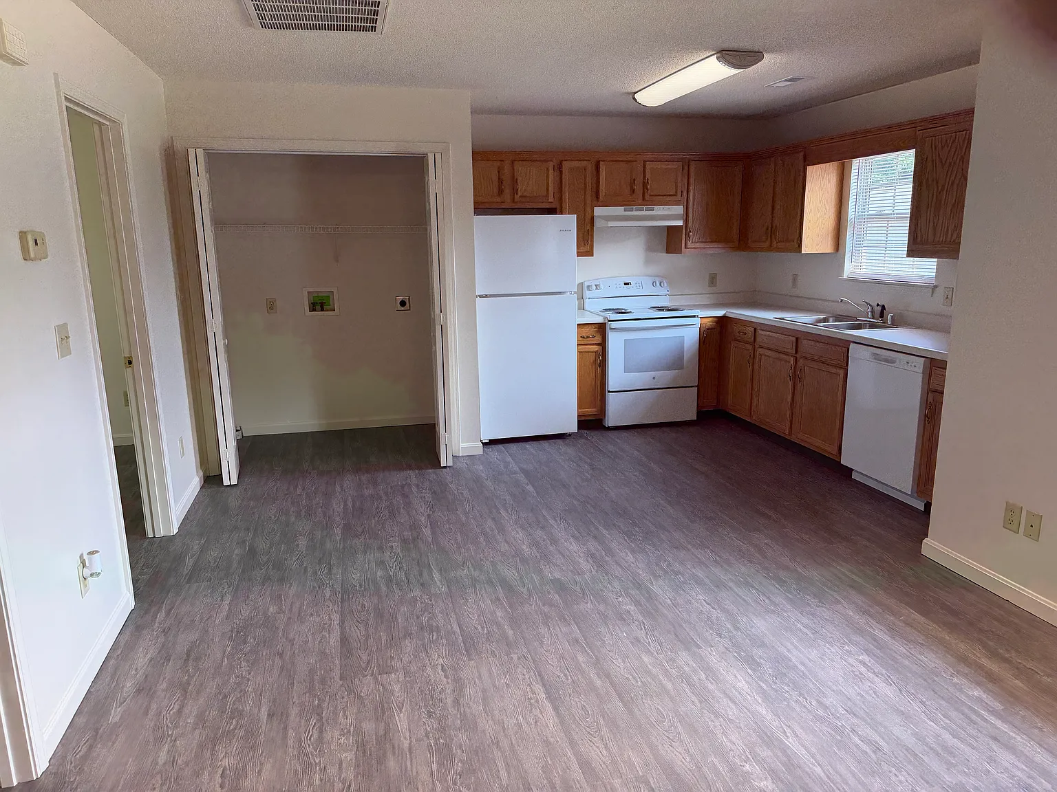 2 bed, 1.5 bath, 800 sqft, $850 — Photo 1