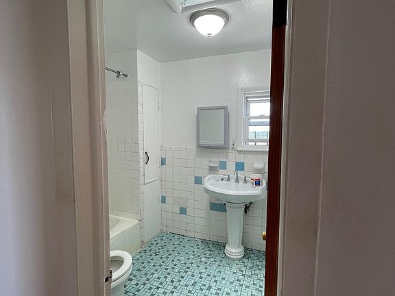 5th image of 847 E 220th St APT 3