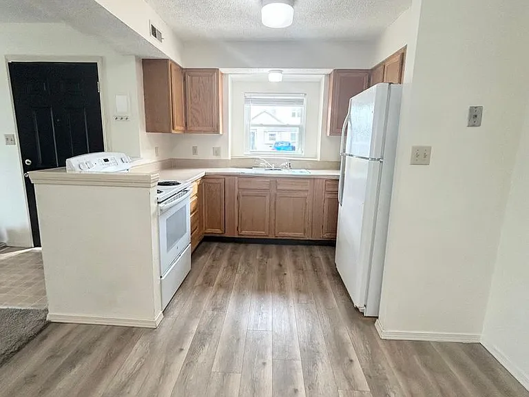 1710 E 24th Ave — Photo 1
