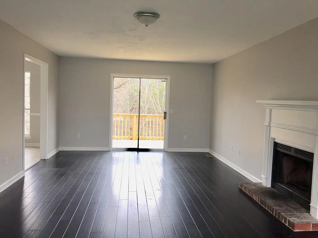 3 bed, 2.5 bath, 1924 sqft, $2,250 — Photo 4