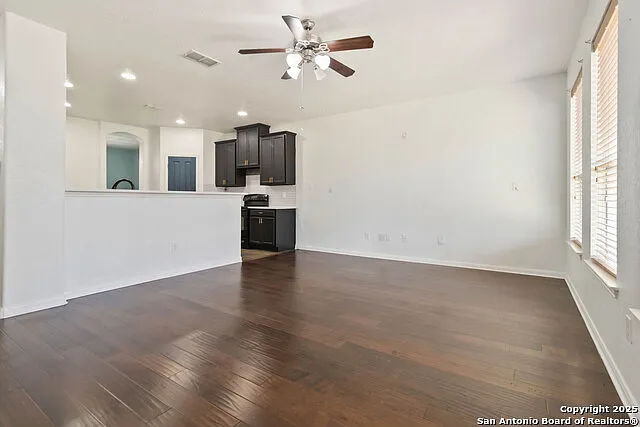4 bed, 2.5 bath, 2456 sqft, $2,100 — Photo 3