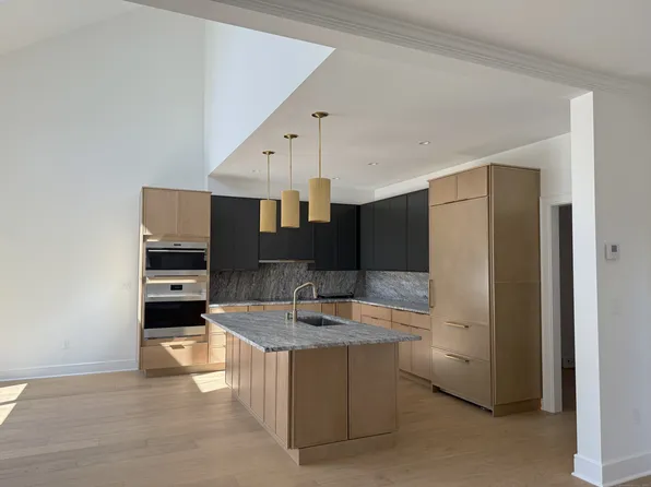 34 Village Circle, Guilford, CT 06437