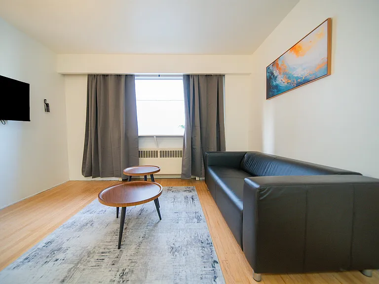 1925 Nelson St #204 — Photo 2