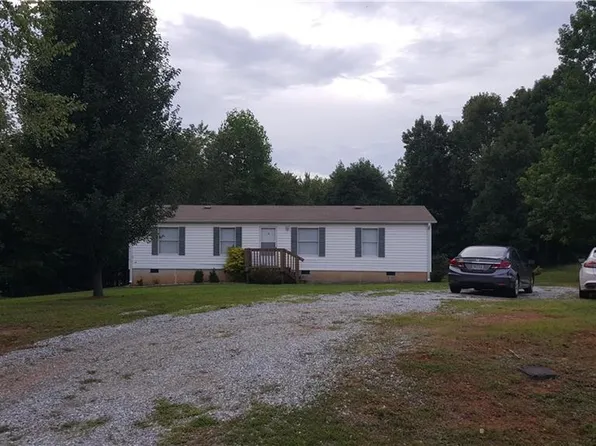 5621 Hemlock St, Lula, GA 30554