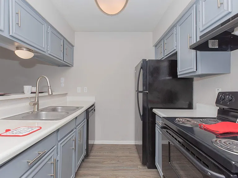 Waterford Grove Apartments — Photo 45