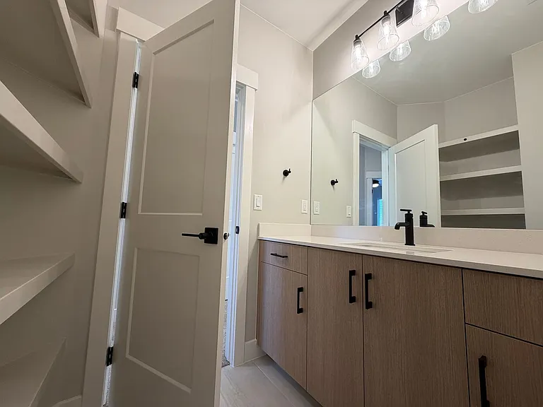 608 E Hemsworth Ln — Photo 25