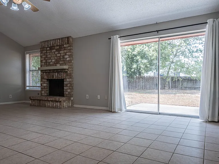 7410 Songwind Ln — Photo 7