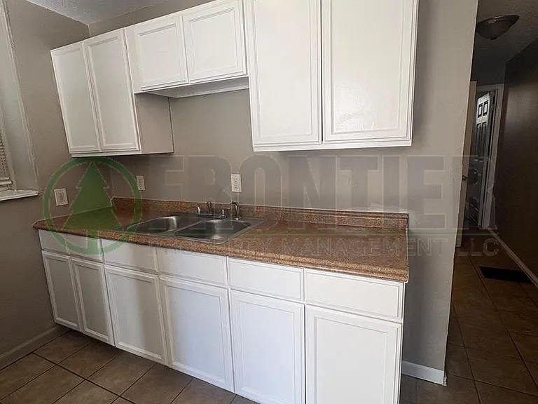 1717 S Tucker Blvd — Photo 6