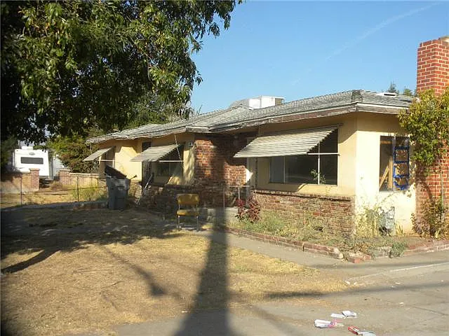 559 W Bullard Ave photo 1