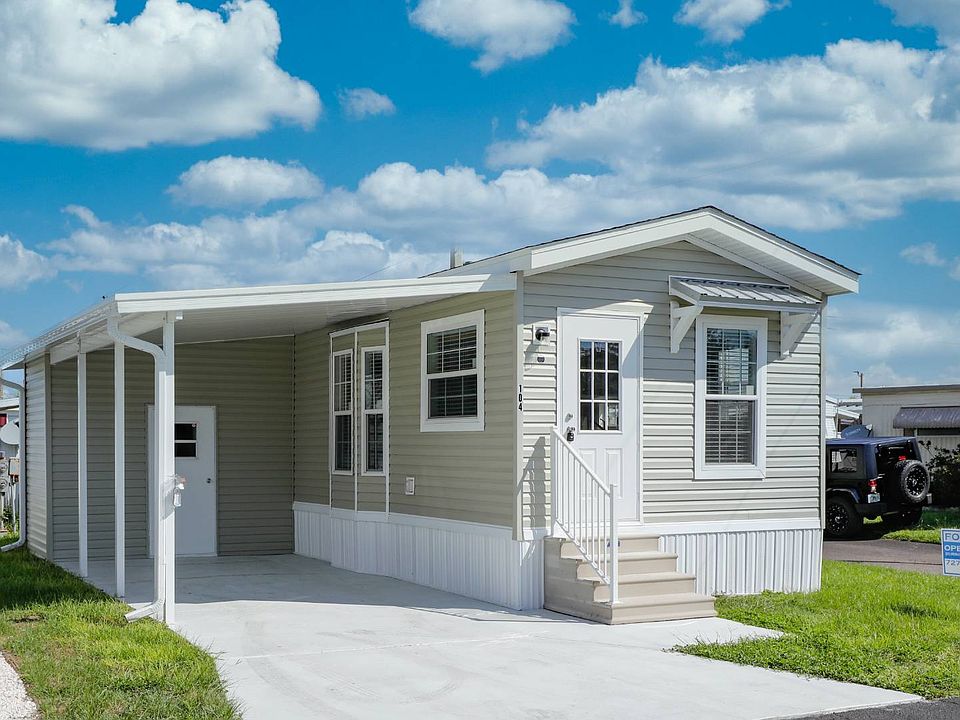 1st image of 2701 34th St N #104