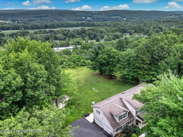 399 Jessica Ct, Brodheadsville, PA 18322