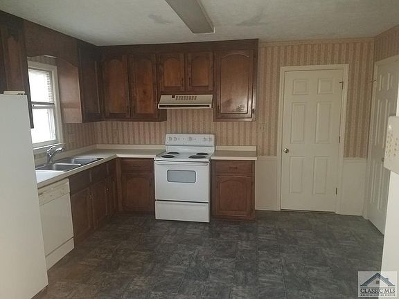 5th image of 423 Bedford Dr