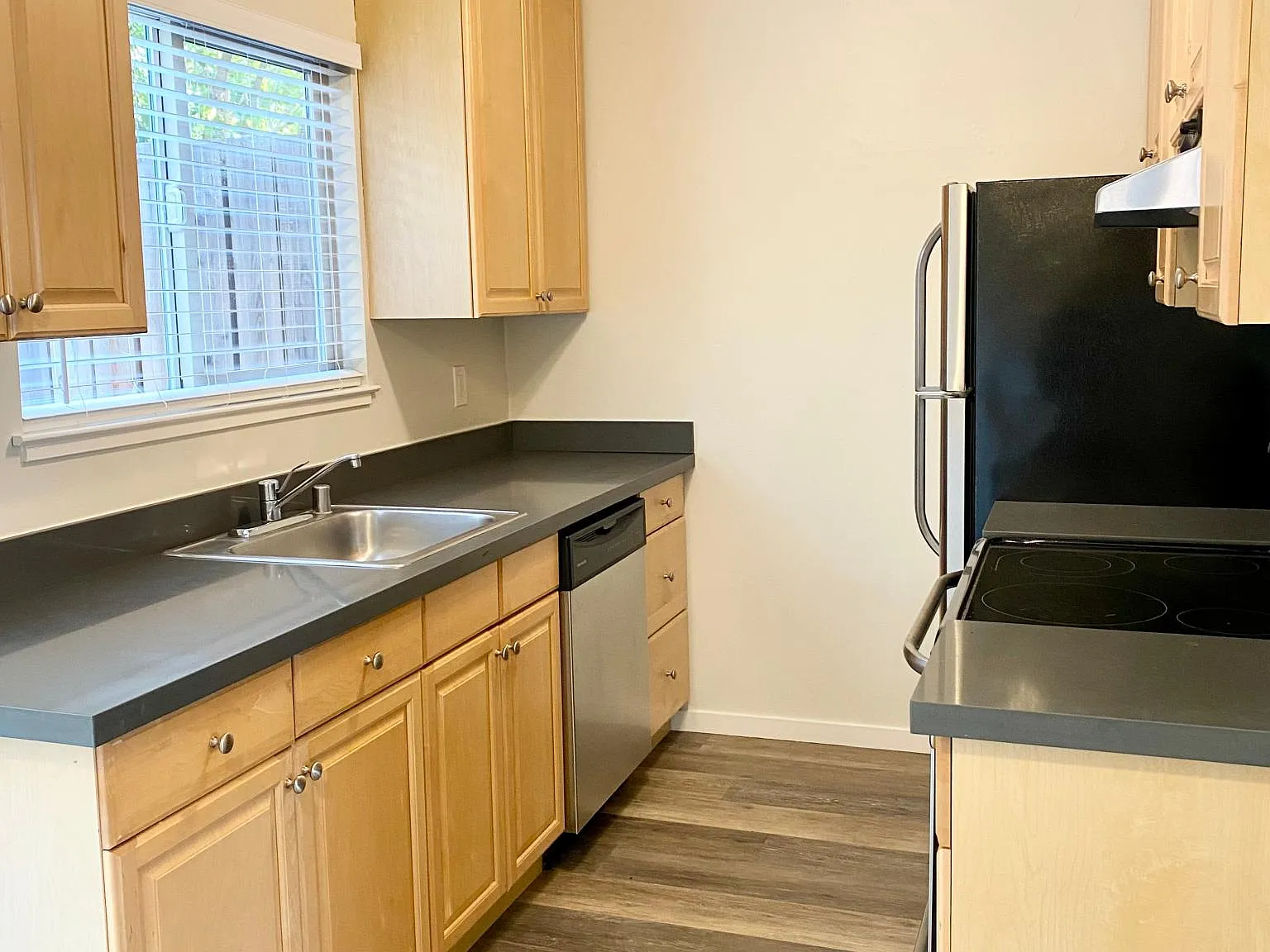 2 bed, 1.5 bath, 1000 sqft, $2,650 — Photo 2