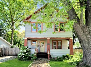 247 4th St, Neenah, WI 54956