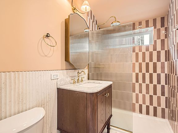 5th image of 1528 N La Salle Dr #2W