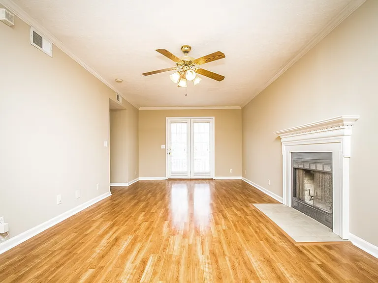 1215 Cedarbend Dr — Photo 3