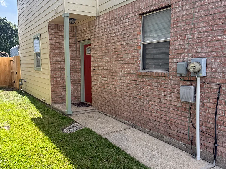 11902 Chetman Dr #B — Photo 2