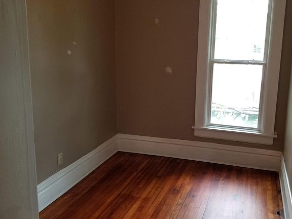 3rd image of 1750 Oak St #B