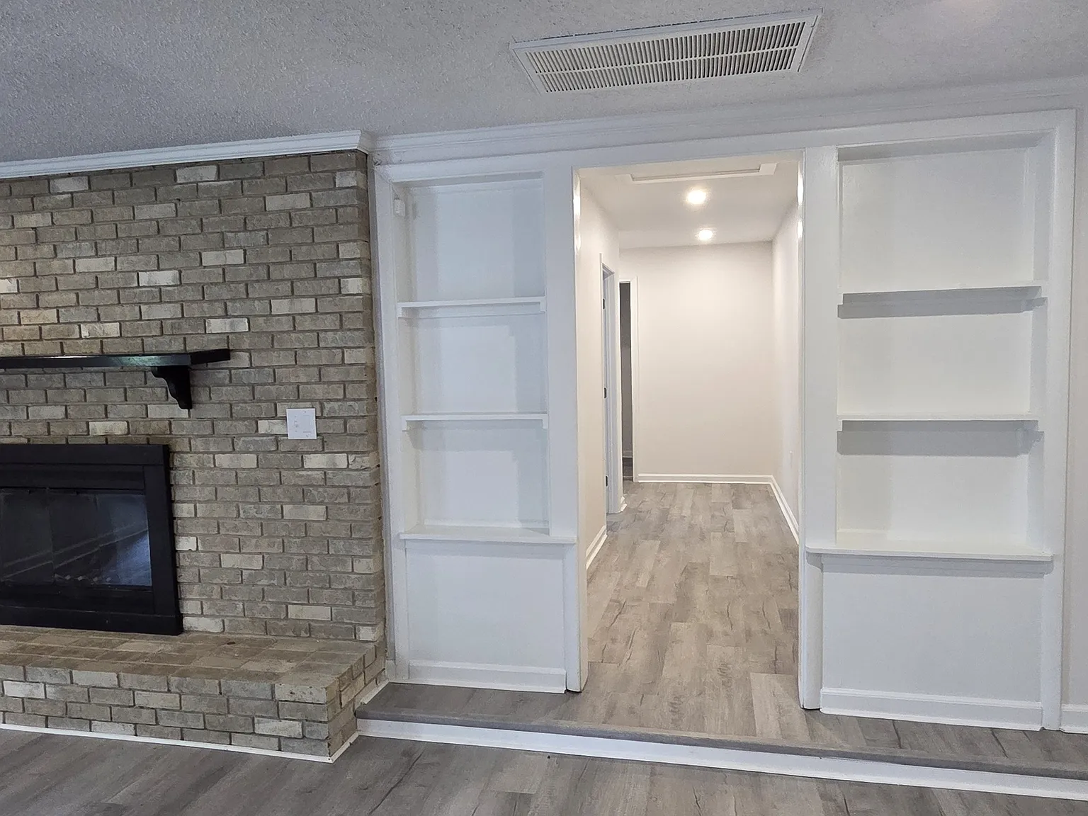 100 Southburn Drive B - B — Photo 2
