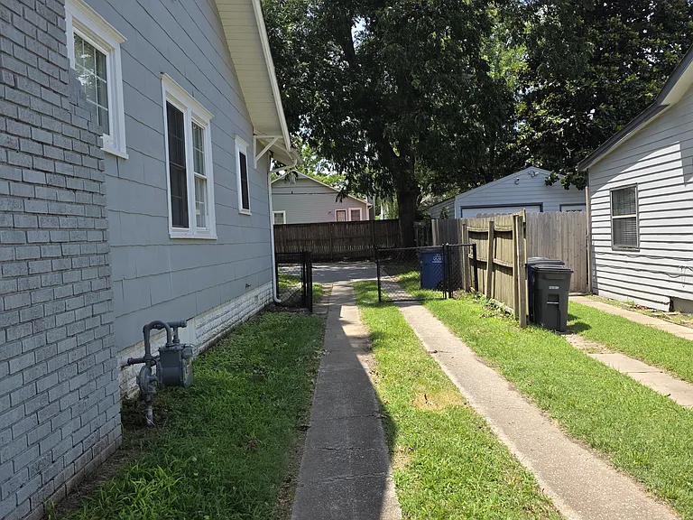 1432 S Gary Ave — Photo 3