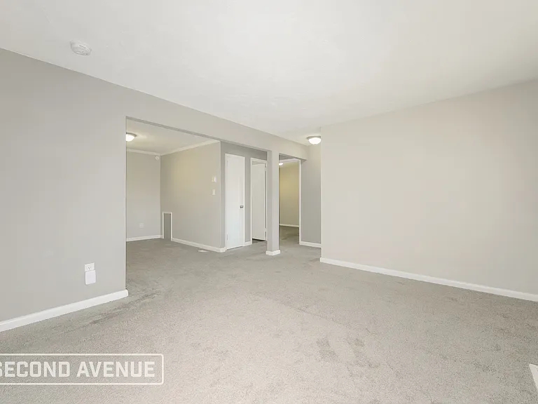 127 Stowe Dr — Photo 6