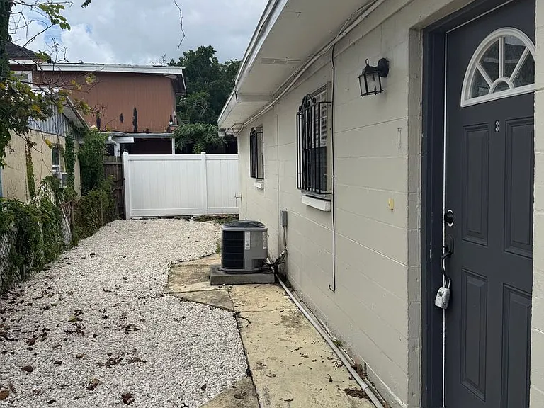 3318 W Walnut St — Photo 3