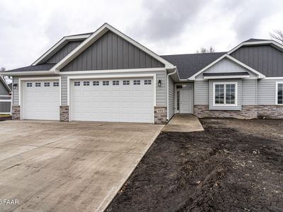 408 Cromwell Dr, Grand Forks, ND, 58201