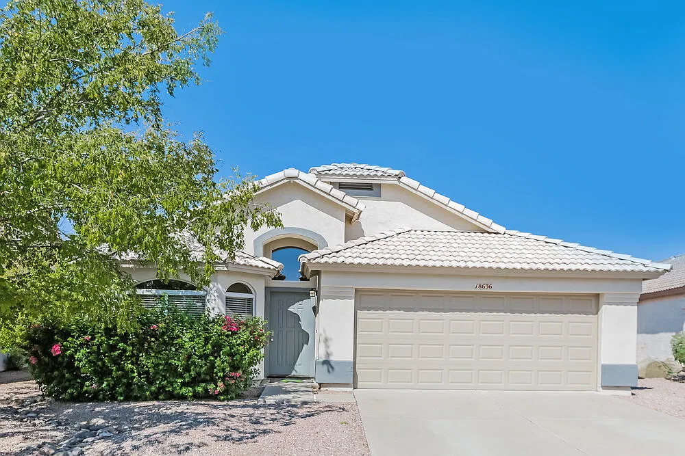 3 bed, 2.0 bath, 1614 sqft, $2,410 — Photo 1