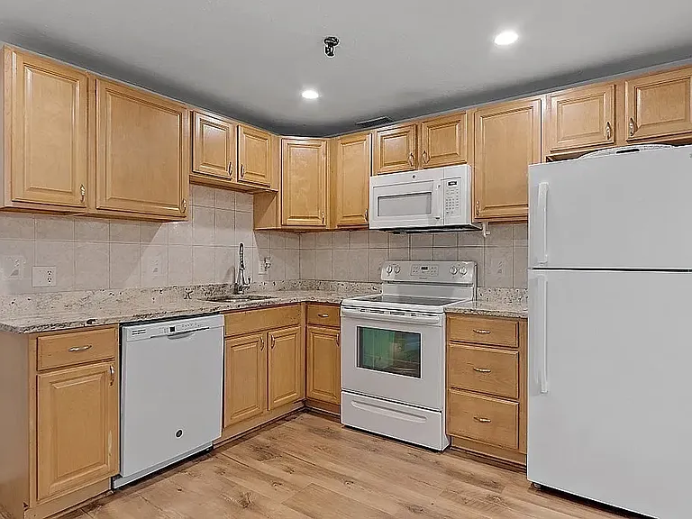 41 Spencer Rd #32G — Photo 1