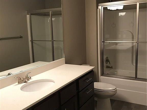 5th image of 701 W Weymouth #B