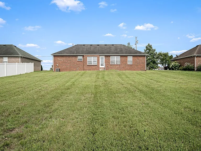 9002 Macbeth Dr — Photo 23