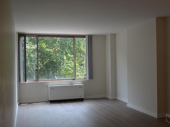 3rd image of 101 W 79th St APT 2E