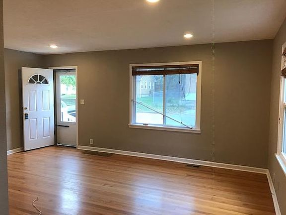 3rd image of 4443 Fisher St