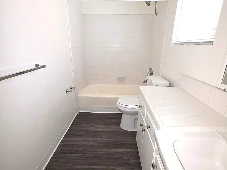 22322 Kent Ave — Photo 7