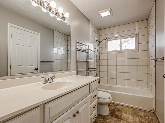 4th image of 613 NE Corder St