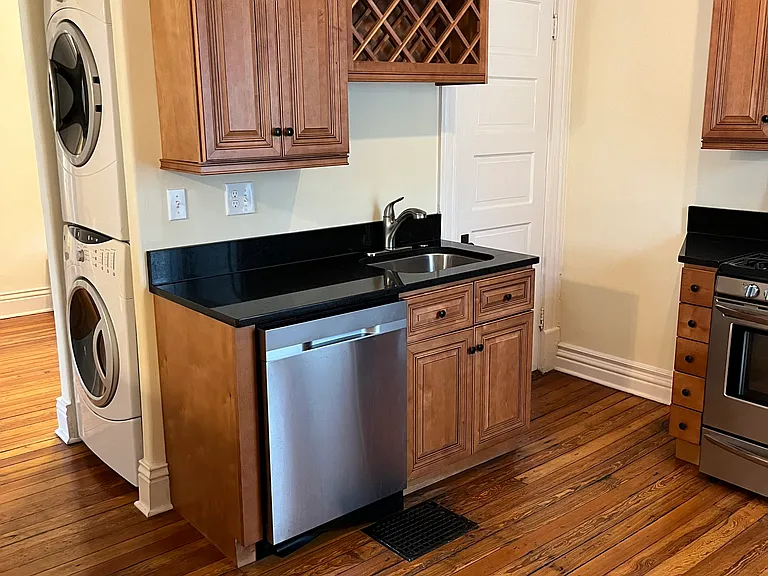 1209 Benton Ave #1 — Photo 8