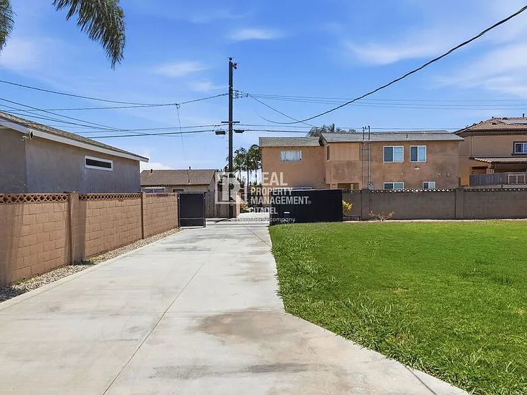 5082 Edinger Ave — Photo 37