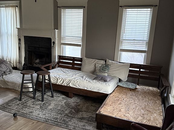 4th image of 602 S Vermillion St