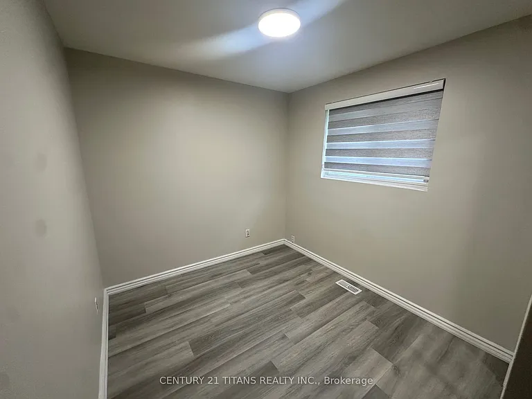 24 Bailey Cres #UPPER — Photo 9