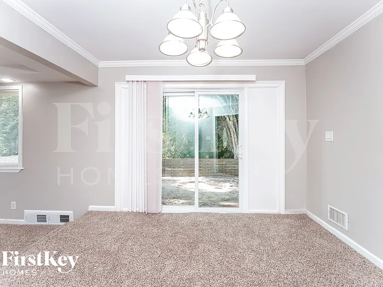 3393 Woods Dr — Photo 5