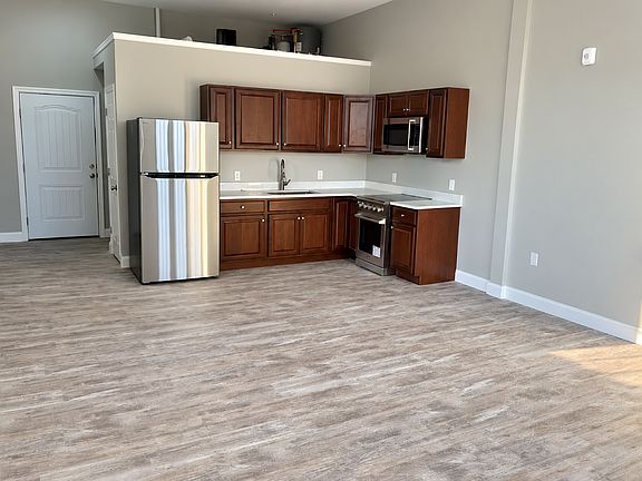 3rd image of 387 Broad St #202