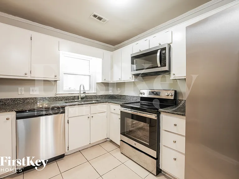 430 Citadel St — Photo 7
